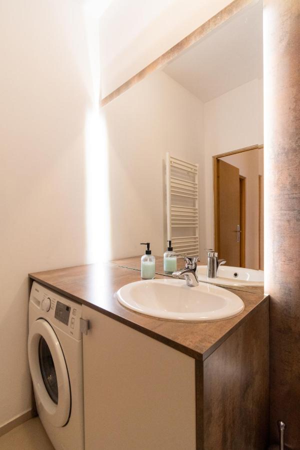 Ardor - Bright And Secluded In The Heart Of Old Town 公寓 Braşov